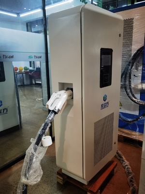 Nowa biała stacja ładowania pojazdów elektrycznych o pojemności 120 kW