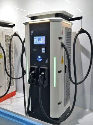 Ładowarka DC do pojazdów elektrycznych 60kW CCS1 CCS2 CHAdeMO GB/T 200-1000V OCPP 1.6J IP54 Stacja szybkiego ładowania