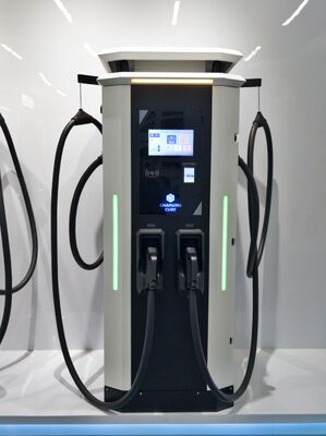 Kompaktowy dystrybutor miejski 60kW z jednym gniazdem 200A, detaliczny, parkingowy, obudowa odporna na warunki atmosferyczne IP54